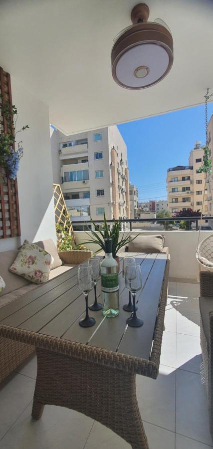 Stefaris "Koutsou Court 105" Apartamento Larnaca Exterior foto