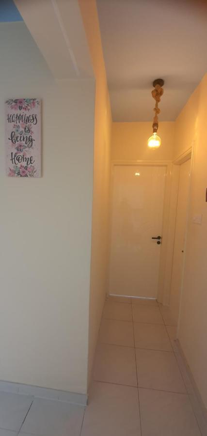 Stefaris "Koutsou Court 105" Apartamento Larnaca Exterior foto