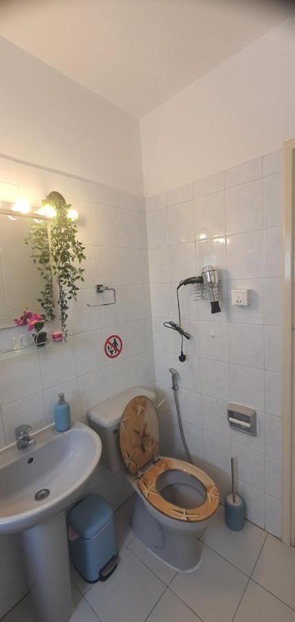 Stefaris "Koutsou Court 105" Apartamento Larnaca Exterior foto