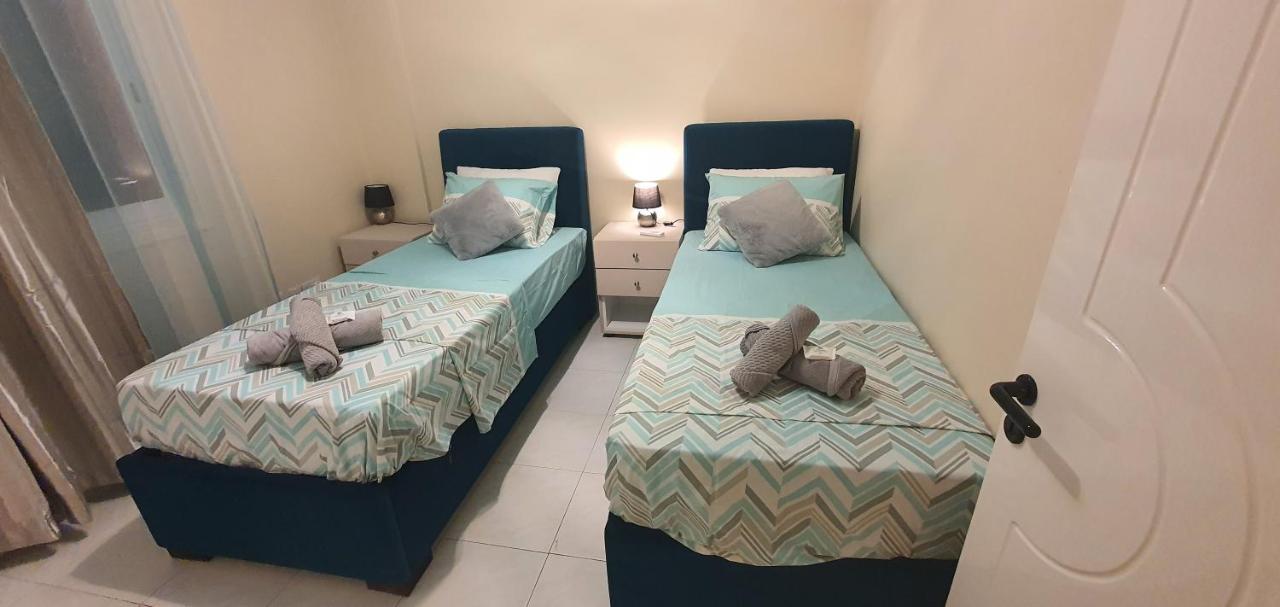 Stefaris "Koutsou Court 105" Apartamento Larnaca Exterior foto