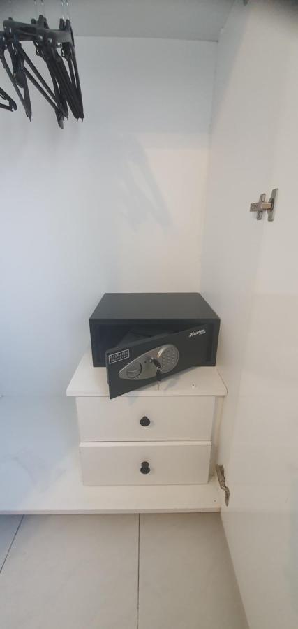 Stefaris "Koutsou Court 105" Apartamento Larnaca Exterior foto