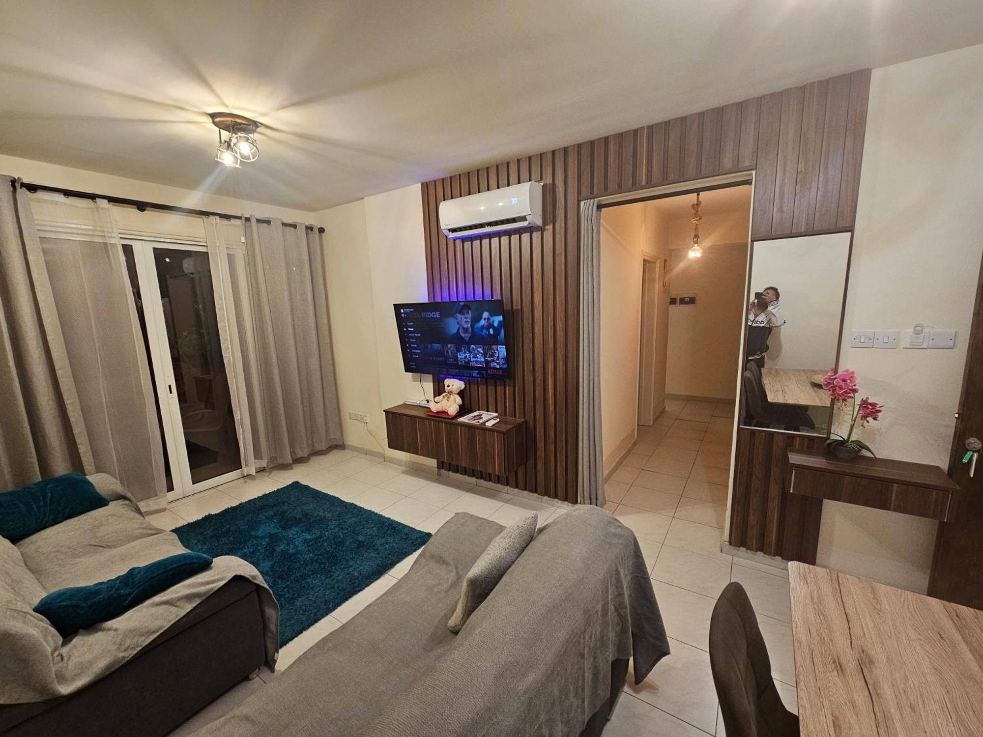 Stefaris "Koutsou Court 105" Apartamento Larnaca Exterior foto